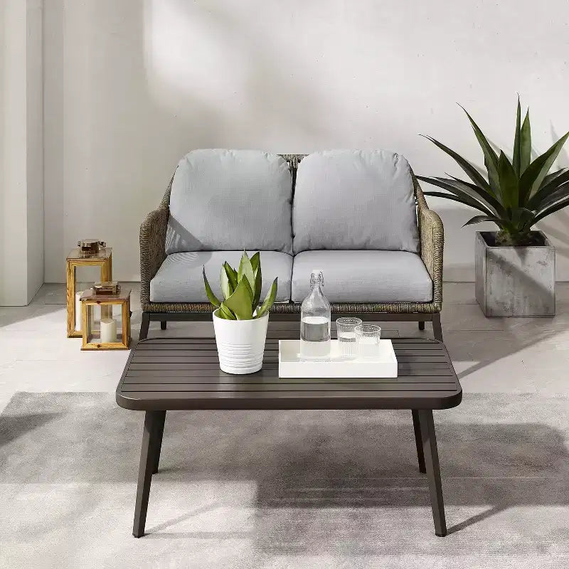 Ensemble de conversation d'extérieur 2 pièces en osier Haven - Gris clair - Crosley : Comprend une causeuse et une table basse, coussins amovibles