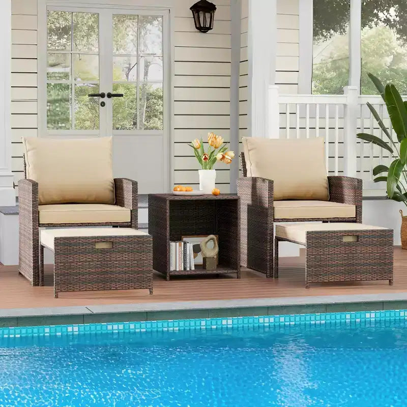 Ensemble de mobilier de patio 5 pièces, salon de conversation en osier pour extérieur avec 2 poufs, table basse en rotin et coussins moelleux pour balcon, véranda, terrasse