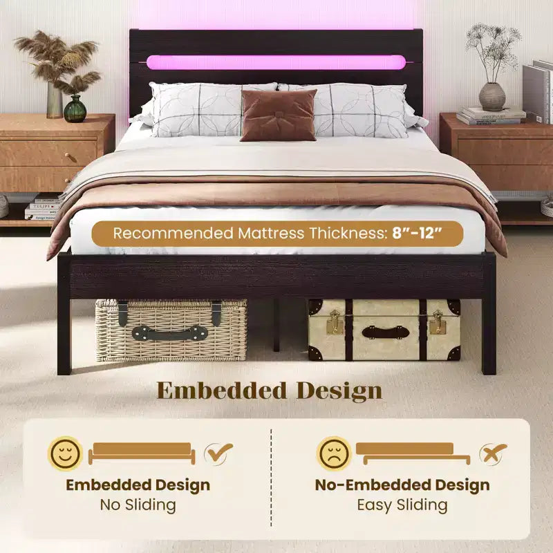 Cadre de lit double avec station de recharge intégrée, éclairage LED RVB, base de matelas robuste, marron rustique + noir / noyer + noir