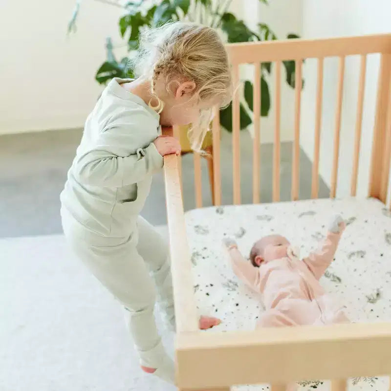 Lit de bébé convertible 3-en-1, en hêtre européen massif, certifié GREENGUARD Gold, fabriqué en Italie