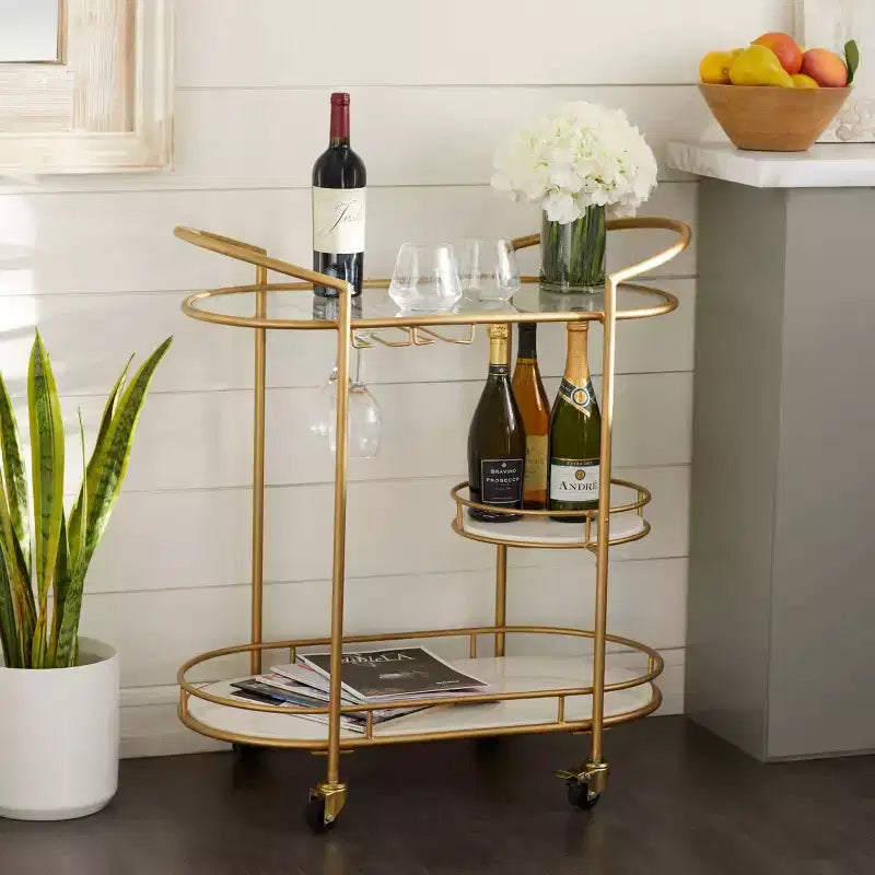 Chariot de bar contemporain en fer doré - Élégant rangement roulant à 3 niveaux, usage intérieur